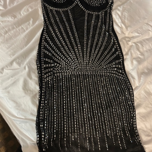 Dresses/jumpsuits/windbreaker also have more stuff - Picture 3 of 9